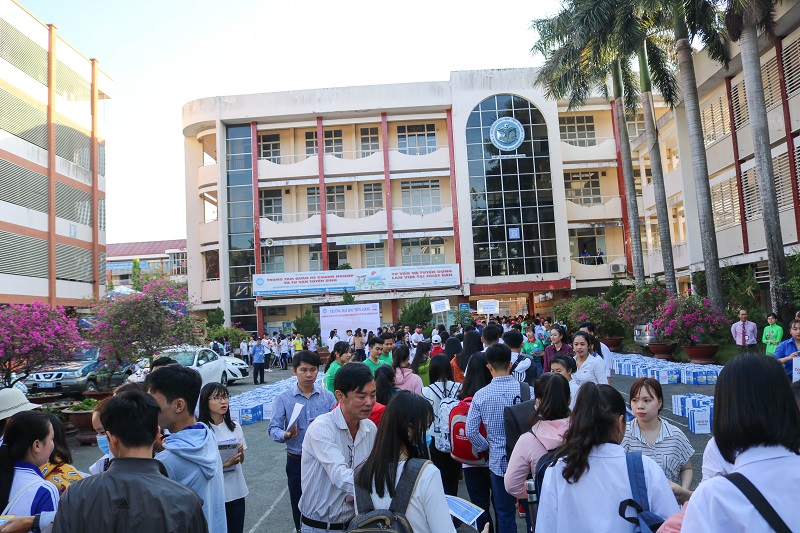 toyota-tien-giang-dong-hanh-cung-truong-dai-hoc-tien-giang-trong-ngay-hoi-tu-van-huong-nghiep-tuyen-sinh-nam-2019-05