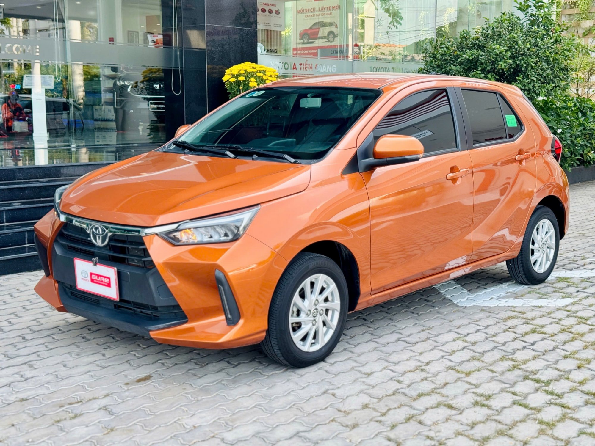 https://www.toyotatiengiang.com.vn/vnt_upload/product/02_2025/024074e4-b67f-4051-ac8b-89a1cb969244.jpg