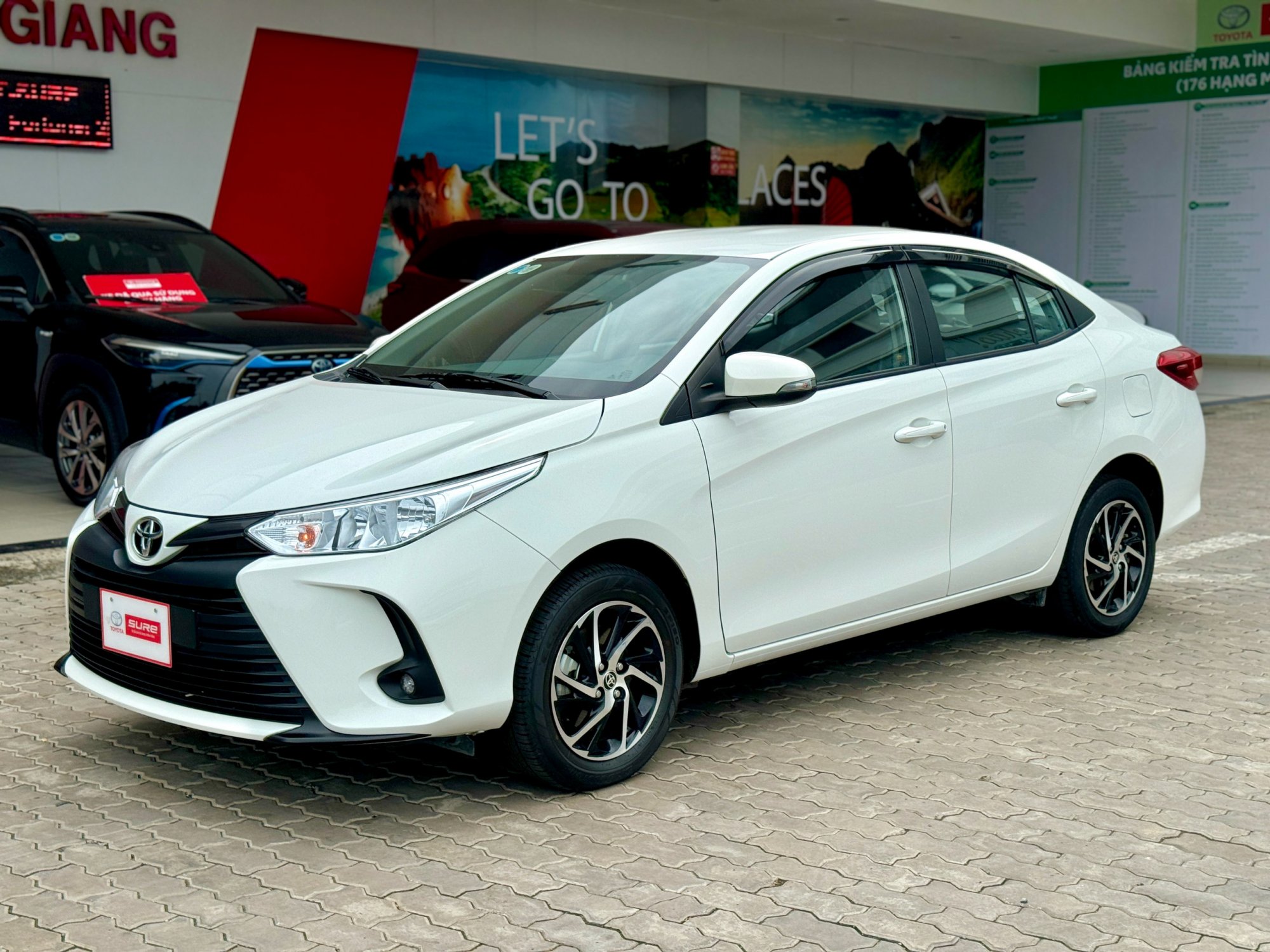 https://www.toyotatiengiang.com.vn/vnt_upload/product/08_2024/Vios-e-mt-40k-1.jpg